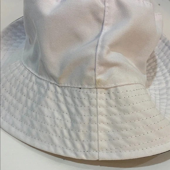 Alice + Olivia Reversible Black Hat with White Daisies - Picture 5 of 5